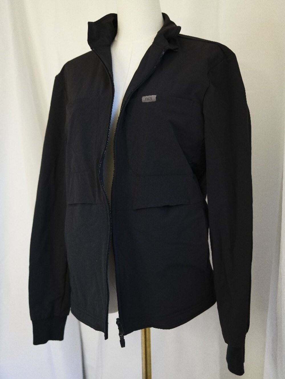 FIGSPRO Lab Jacket in Black, men’s size XS